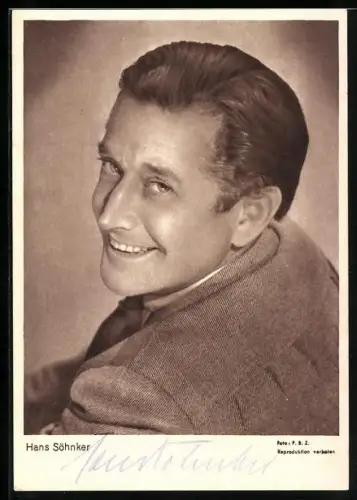 AK Schauspieler Hans Söhnker mit Blick über die Schulter, Autograph