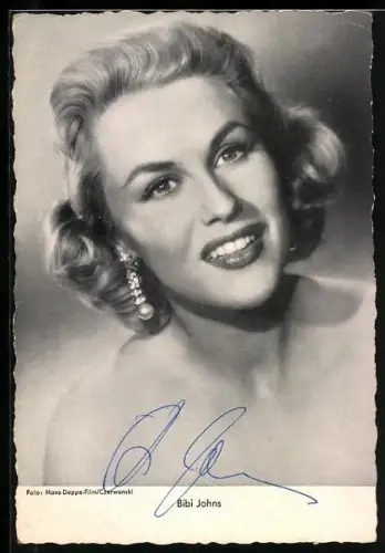 AK Bibi Johns mit langem Perlenohrring, Autograph