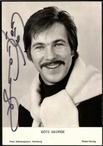 AK Schauspieler Götz George herzlich lachend, Autograph