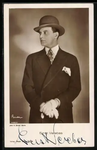 AK Ernst Verebes mit Melone, Autograph, 1931