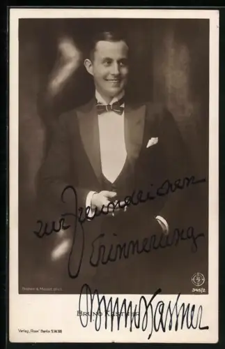 AK Bruno Kastner lächelt im Dreiteiler, Autograph