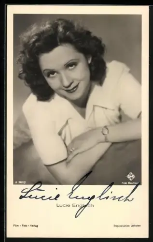 AK Lucie Englisch in einer kurzärmeligen Bluse, Autograph