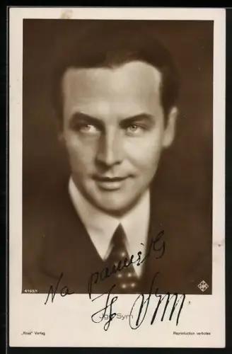 AK Igo Sym lächelt, Portrait, Autograph