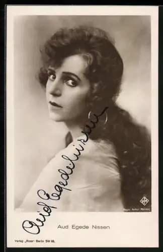 AK Aud Egede Nissen, Portrait, Autograph