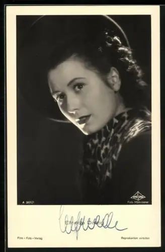 AK Elfriede Datzig mit Hut, Portrait, Autograph