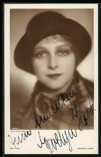 AK Evelyn Holt mit Hut, Portrait, Autograph