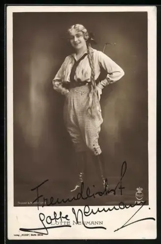 AK Lotte Neumann in Hosen, Portrait, Autograph