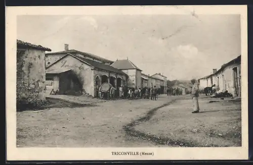 AK Triconville /Meuse, Strassenpartie mit Soldaten