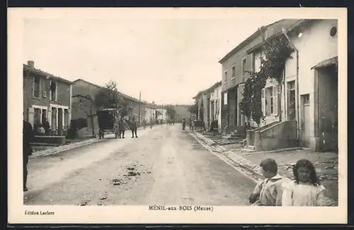 AK Ménil-aux-Bois, Strassenpartie mit Soldaten und Kindern
