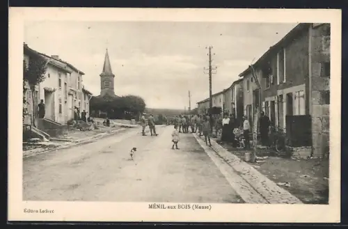 AK Menil-aux-Bois, Strassenpartie mit Einheimischen