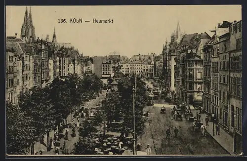 AK Köln, Heumarkt aus der Vogelschau, mit Strassenbahnen