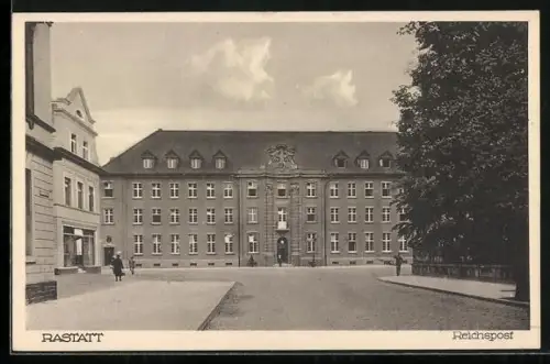 AK Rastatt, Strassenpartie mit Reichspost