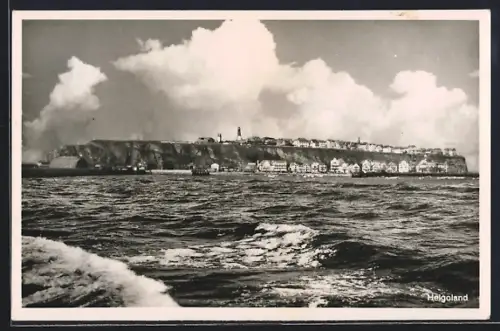 AK Helgoland, Gesamtansicht von See aus
