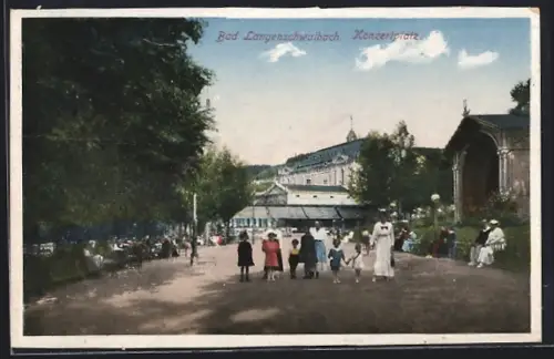 AK Bad Langenschwalbach, Konzertplatz mit Passanten