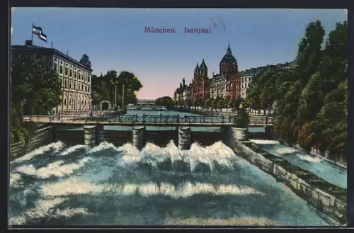 AK München, Isarquai vom Wasser aus