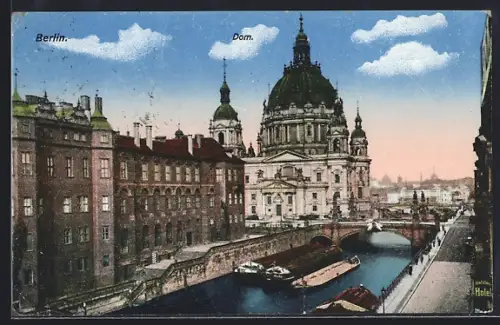 AK Berlin, Partie vom Dom mit Frachtschiffen
