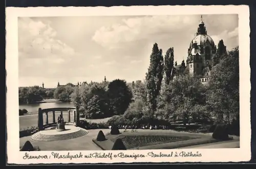 AK Hannover, Maschpark mit Rudolf v. Bennigsen-Denkmal u. Rathaus