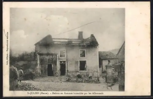 AK Saint-Julien, Maison en flammes incendiee par les Allemands