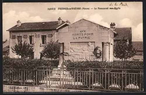 AK Fresnes-en-Woèvre, Le Monument aux Morts