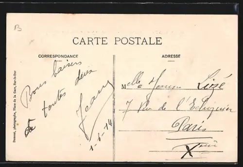 AK Stenay, Défilé dans la cour de la Caserne