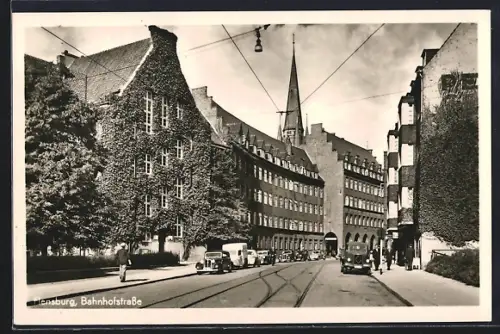 AK Flensburg, Bahnhofstrasse mit Geschäften