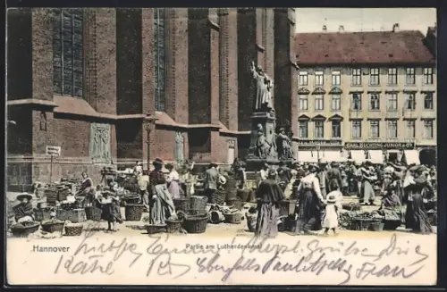 AK Hannover, Strassenpartie am Lutherdenkmal mit Geschäften