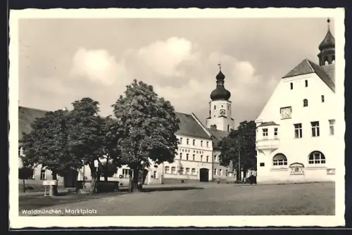 AK Waldmünchen, Marktplatz mit Gasthof Post