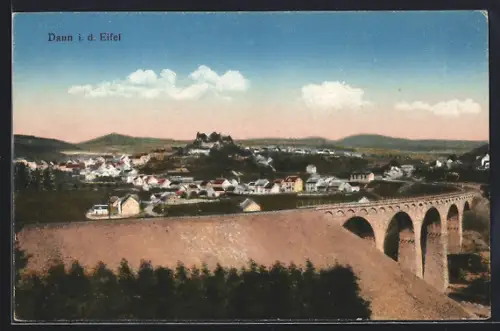 AK Daun i. d. Eifel, Panorama mit Viadukt