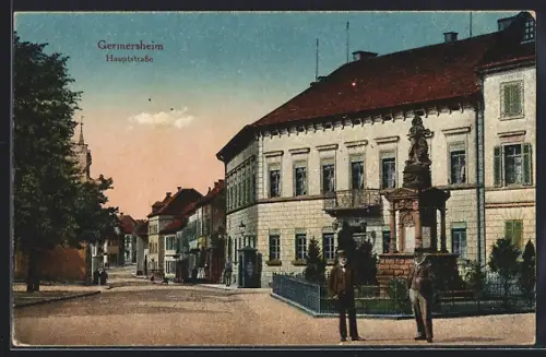 AK Germersheim, Bewohner vor dem Denkmal i. d. Hauptstrasse