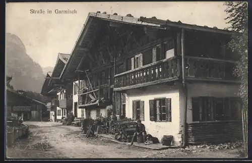AK Garmisch, Strassenpartie mit Haus und Bewohnern