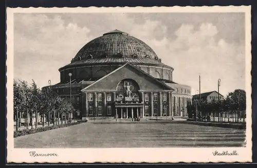 AK Hannover, Stadthalle mit Strassenpartie