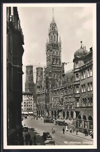 AK München, Das Rathaus mit Kirche und Marktplatz