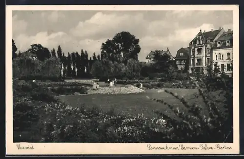 AK Neuwied, Sonnenuhr im Carmen-Sybra-Garten
