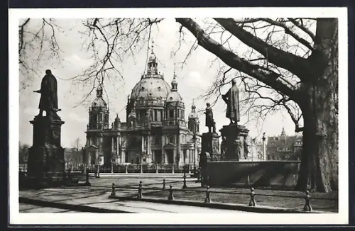 AK Berlin, Dom mit Strassenpartie