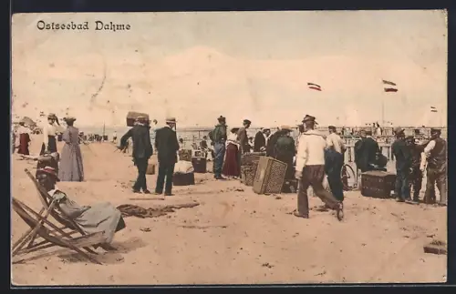 AK Dahme /Ostsee, Reisende mit Koffern am Strand, Matrosen