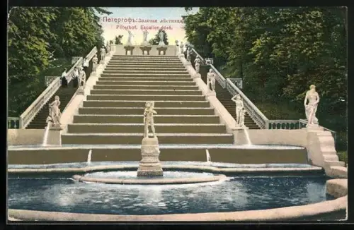 AK Péterhof, Escalier doré, Partie am Brunnen