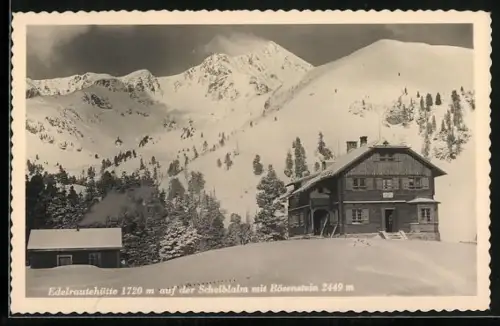AK Edelrautehütte, Berghütte auf der Scheiblalm mit dem Bösestein im Winter