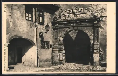 AK Ulm / Donau, Tor im Hof des ehem. Zeughauses
