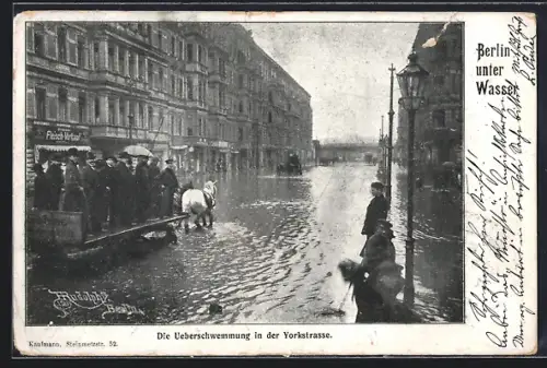 AK Berlin-Schöneberg, Die Überschwemmung in der Yorkstrasse, Menschen auf Pferdewagen