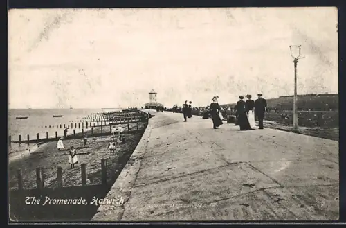 AK Harwich, The Promenade and lighthouse