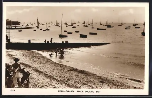 AK Leigh-on-Sea, Beach looking east
