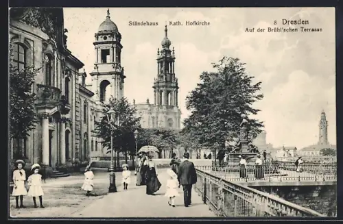 AK Dresden, Auf der Brühl'schen Terrasse, Ständehaus, Kath. Hofkirche