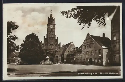 AK Brandenburg / Havel, Altstädt. Rathaus, Brunnen