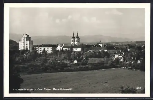 AK Kremsmünster /O. Oest., Totalansicht mit Benediktinerstift