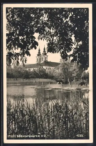 AK Kremsmünster /O. D., Uferpartie mit Stift