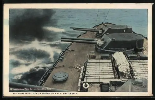 AK Big Guns in Action on board of a US Battleship, Kriegsschiff