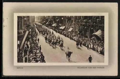 AK Berlin, Rückkehr von der Parade