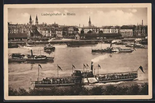 AK Ludwigshafen / Rhein, Ortsansicht mit Rheinpartie, Dampfer