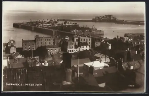 AK St. Peter-Port /Guernsey, Totalansicht aus der Vogelschau