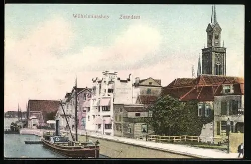 AK Zaandam, Wilhelminasluis, Stadtblick mit Schleuse